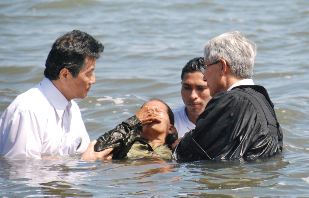 니카라과침례식.jpg